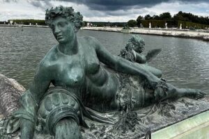 Exclusive Versailles Palace & Gardens Tour