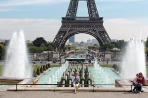 paris tours eiffel tower