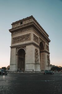 Champes Élysée walking tour with Arc de Triumph Entry